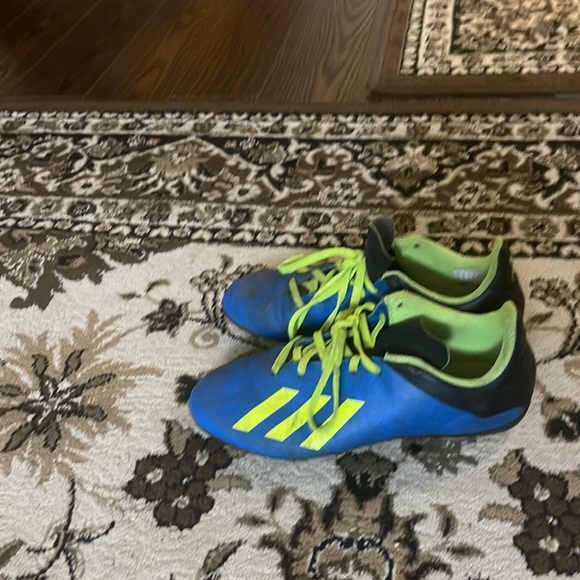 Adidas 4.5 us - Picture 1 of 2